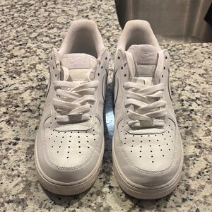 Men Nike Air Force One White Sneakers
